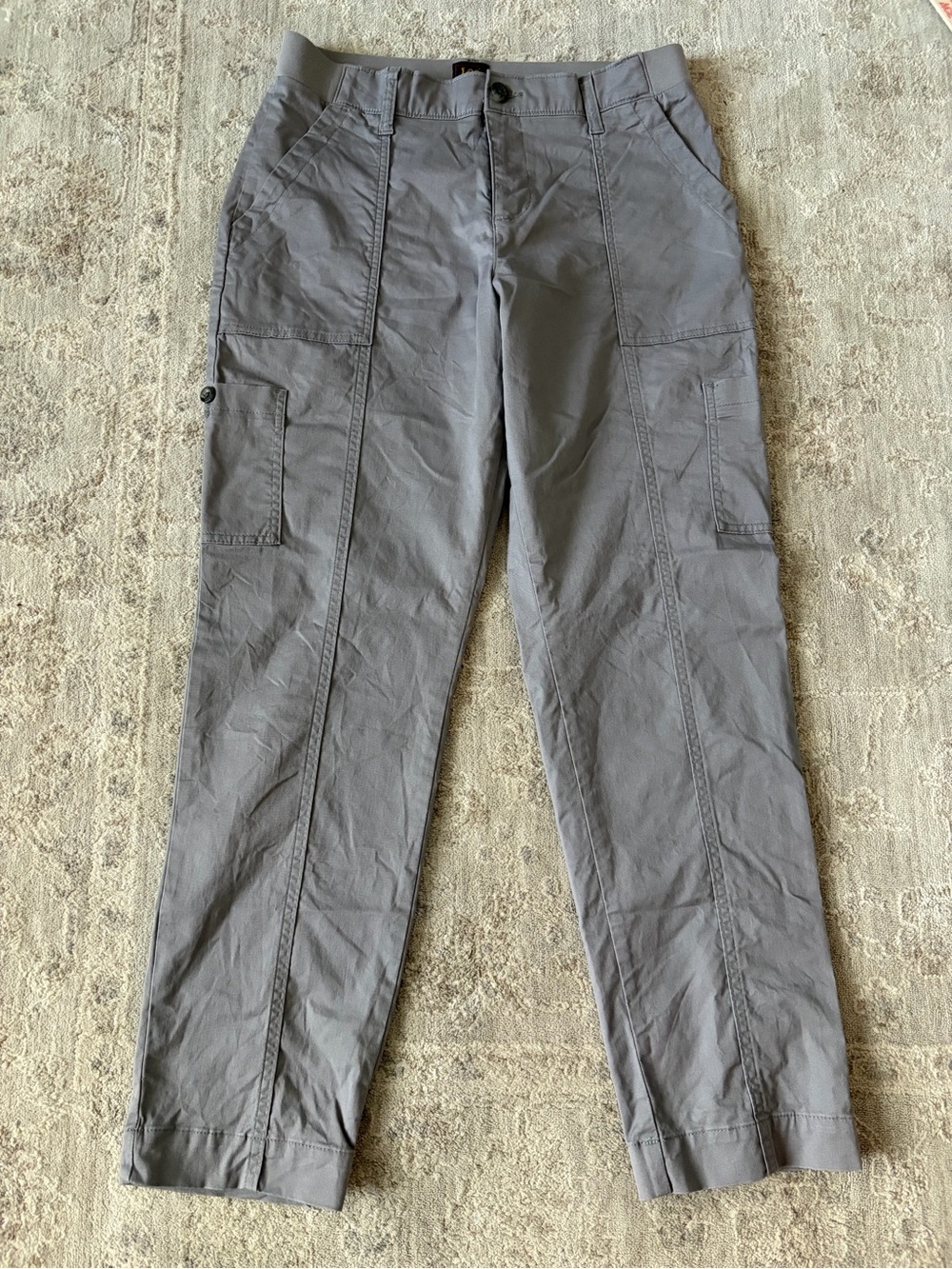Lee Women’s Gray Cargo Pocket Pant Relax Fit Sz 10 Utility Button Stretch Waist